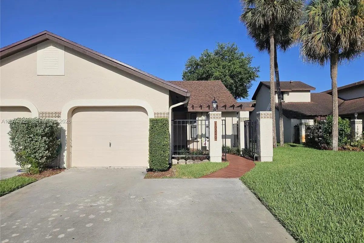 10240 SW 137th Ct, Miami: photo 1 of 24