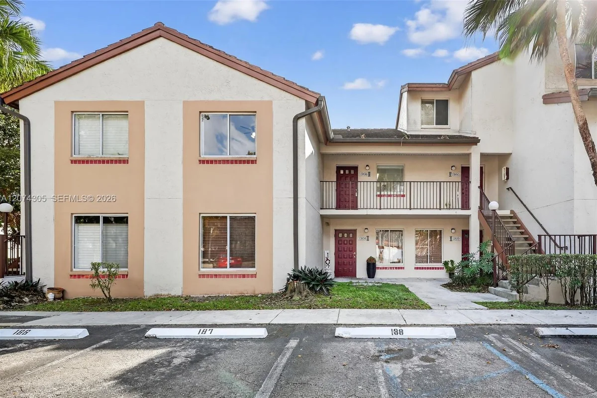 13856 SW 93rd Ln, Miami: photo 1 of 37