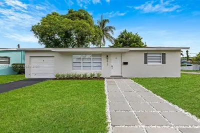 5937 NW 16th Ct, Sunrise: photo 1 of 25