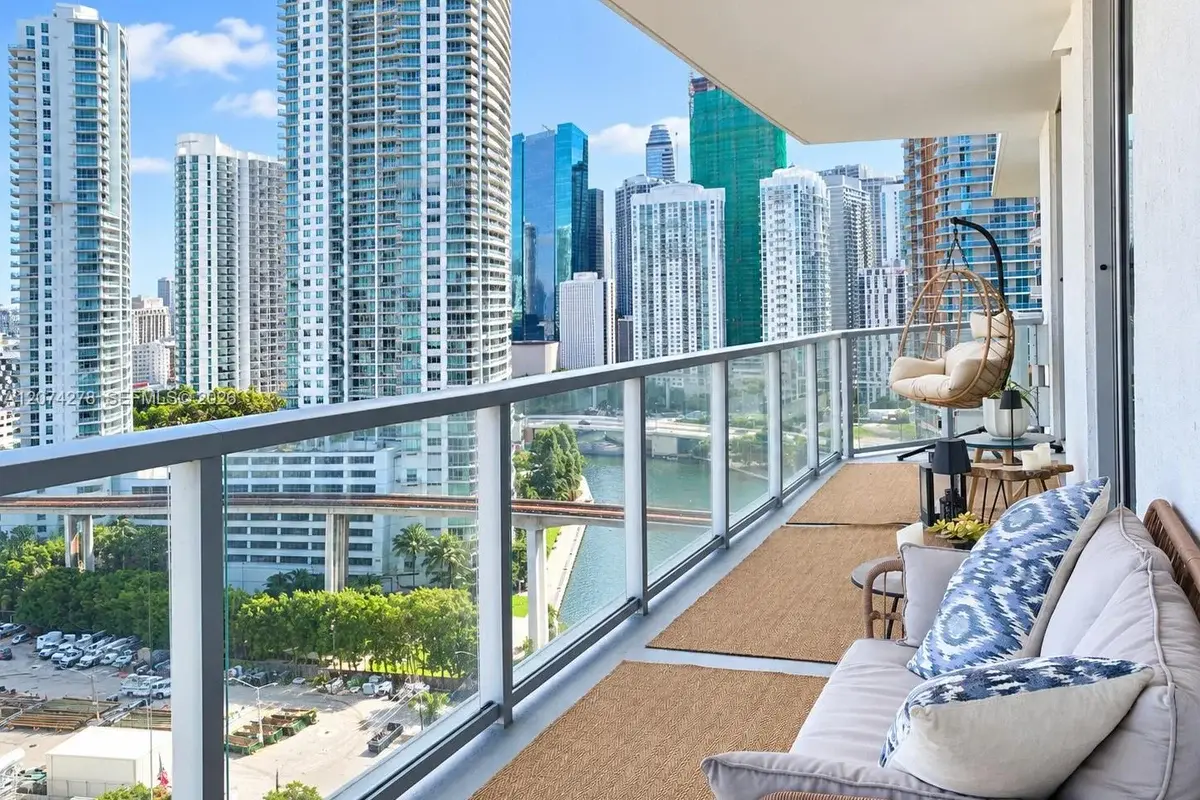 185 SW 7th St #2003, Miami: photo 1 of 29