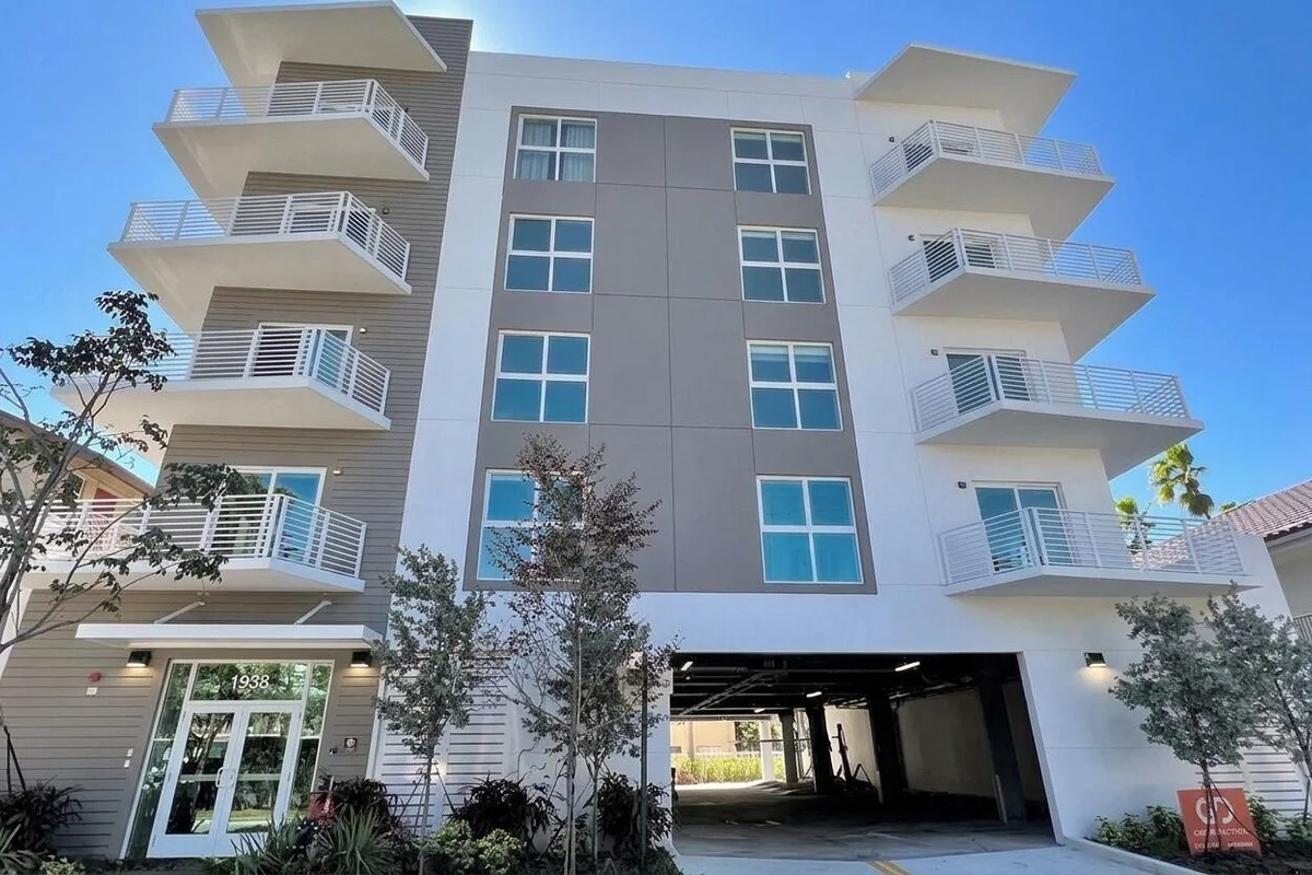 1938 Jackson St #202, Hollywood: photo 1 of 23