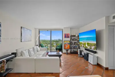 2350 NE 135th St #1204, North Miami: photo 1 of 41