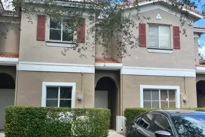 4414 Woodland Cir, Tamarac: photo 1 of 31