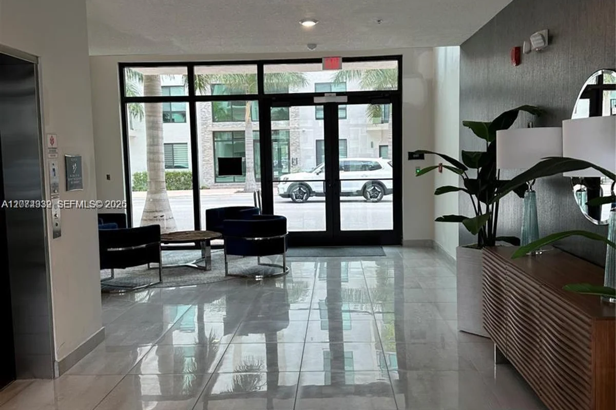 8201 NW 41st St #D-206, Doral: photo 1 of 14