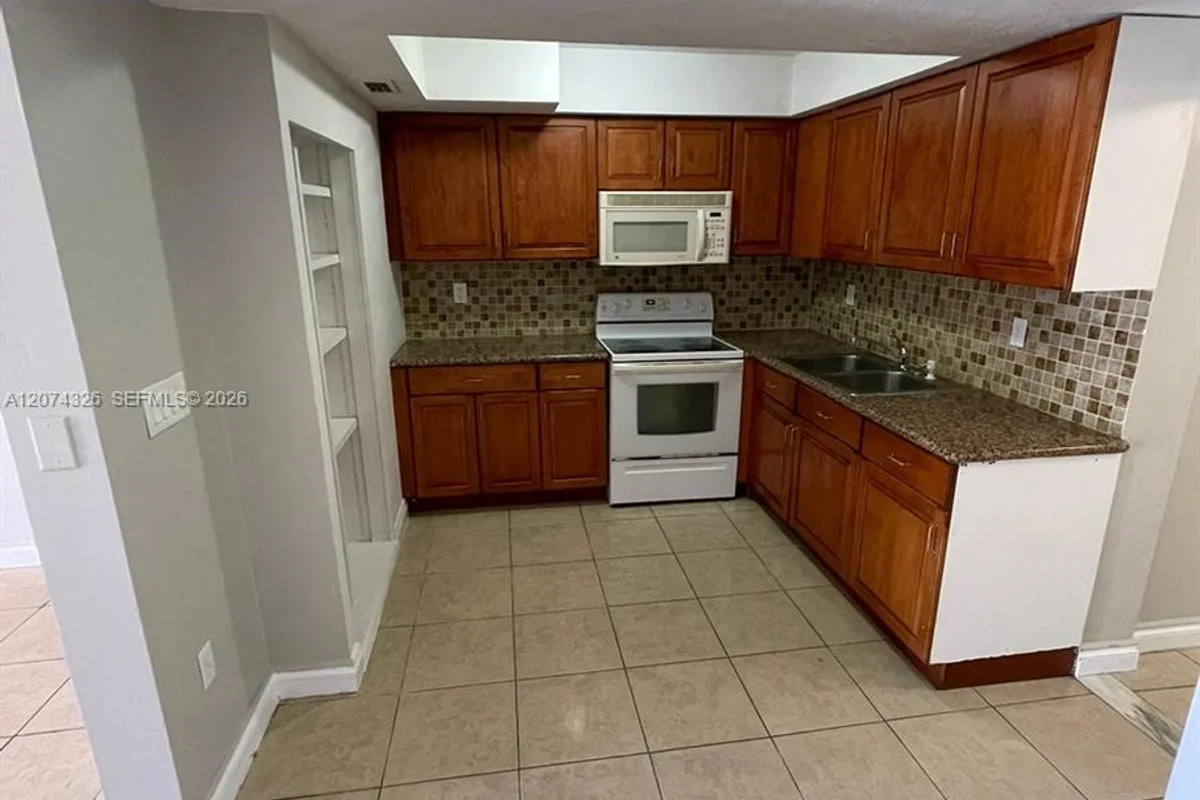 1567 NW 60th Ave #G, Sunrise: photo 1 of 13