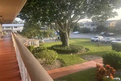 126 Bedford E, West Palm Beach: photo 1 of 16