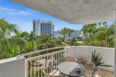 1621 Bay Rd #408, Miami Beach: photo 1 of 42
