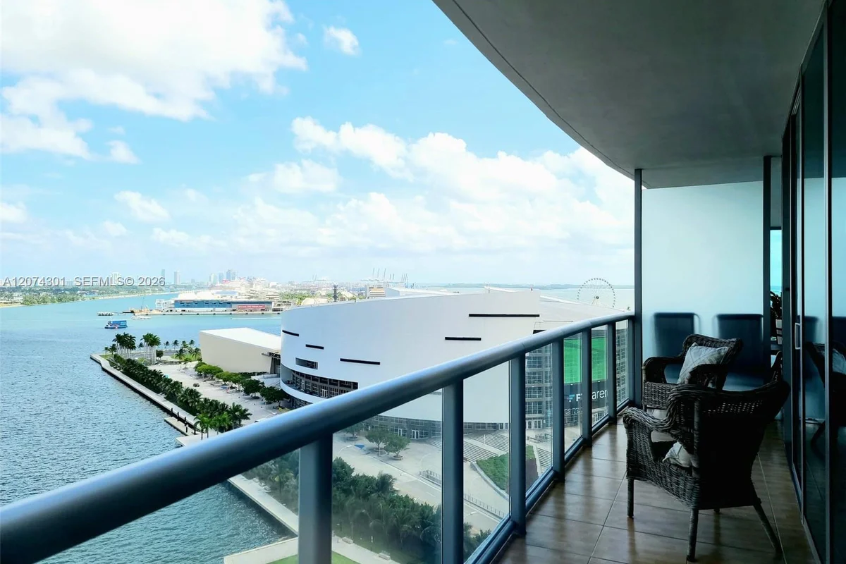 888 Biscayne Blvd #1610, Miami: photo 1 of 16