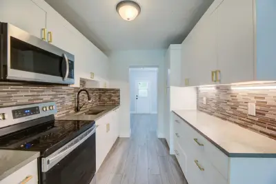 2633 NE 16th Ave, Pompano Beach: photo 1 of 27