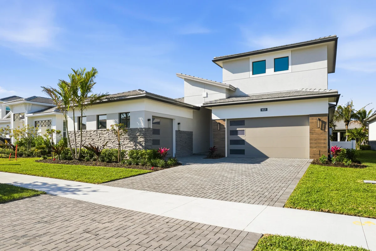 9525 St Germain Dr, Palm Beach Gardens: photo 1 of 51