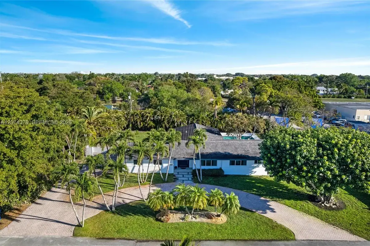 5801 SW 44th Ter, Miami: photo 1 of 41