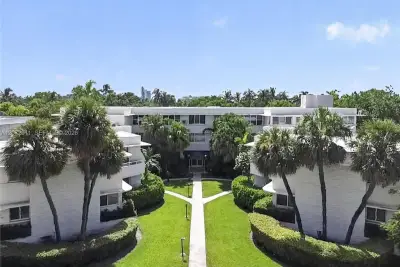 10190 Collins Ave #204, Bal Harbour: photo 1 of 21