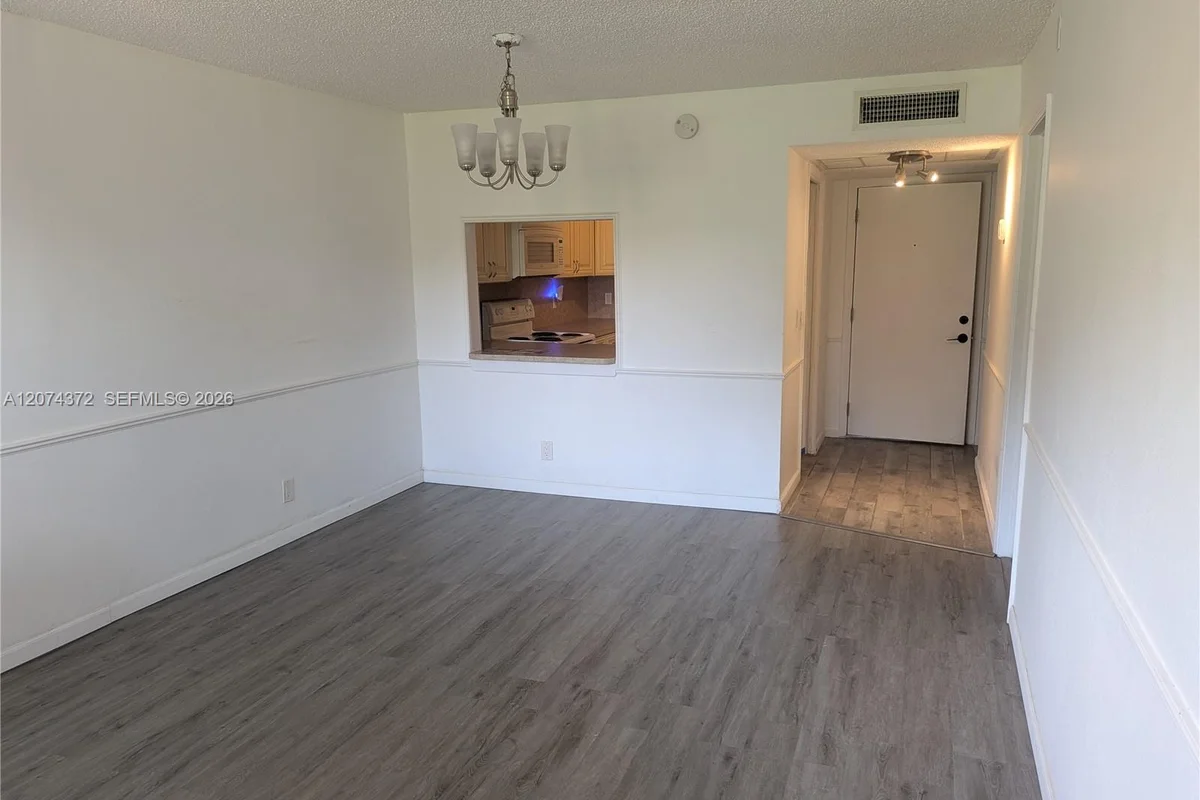 9471 Evergreen Pl #106, Davie: photo 1 of 11