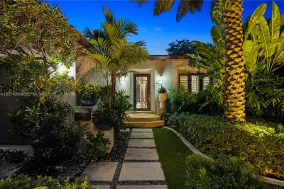 231 Fluvia Ave, Coral Gables: photo 1 of 58