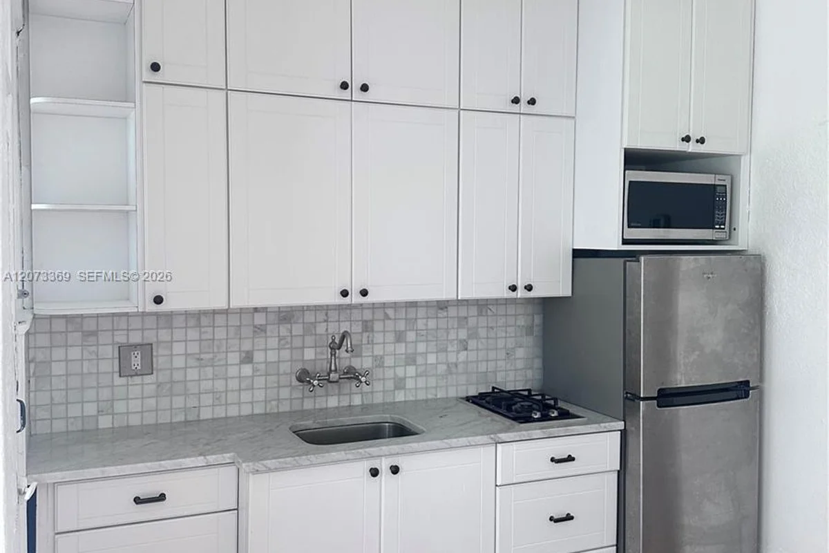 1560 Jefferson Ave #4, Miami Beach: photo 1 of 6