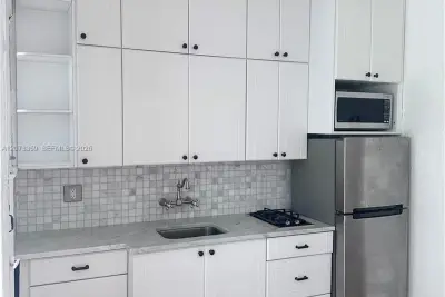 1560 Jefferson Ave #4, Miami Beach: photo 1 of 6