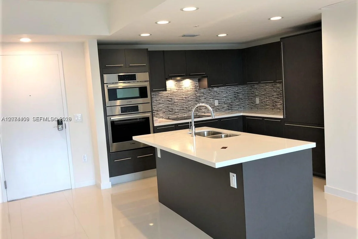 7875 NW 107th Ave #406, Doral: photo 1 of 3