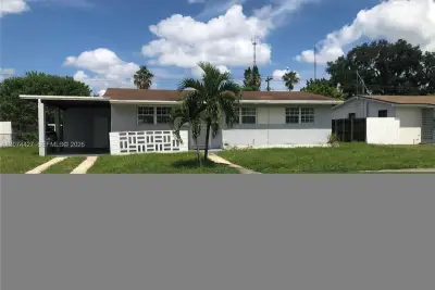 House in Miami Gardens: photo 1 of 5