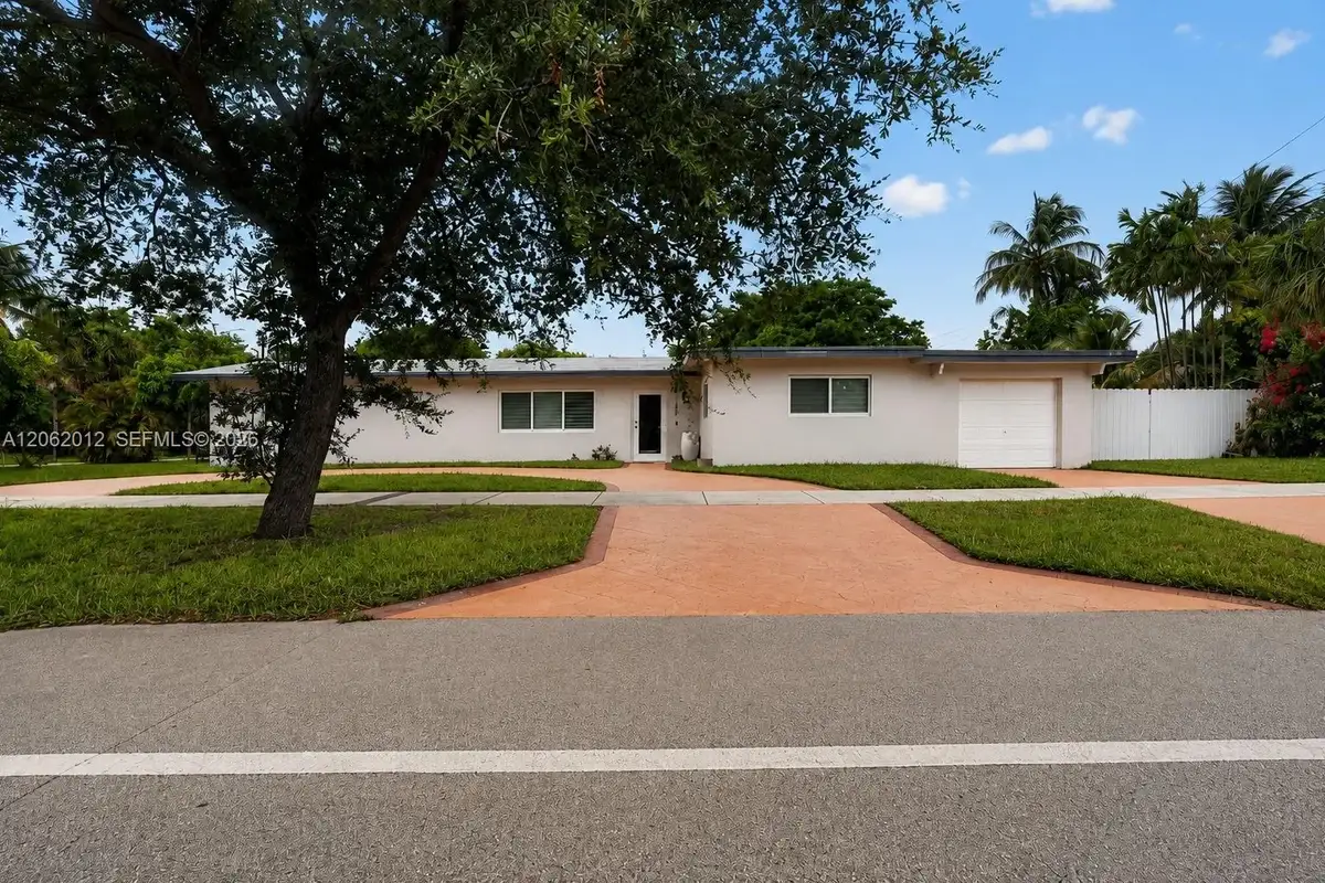 17200 NE 15th Ave, North Miami Beach: photo 1 of 44