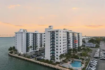 7501 E Treasure Dr #6K, North Bay Village: photo 1 of 11