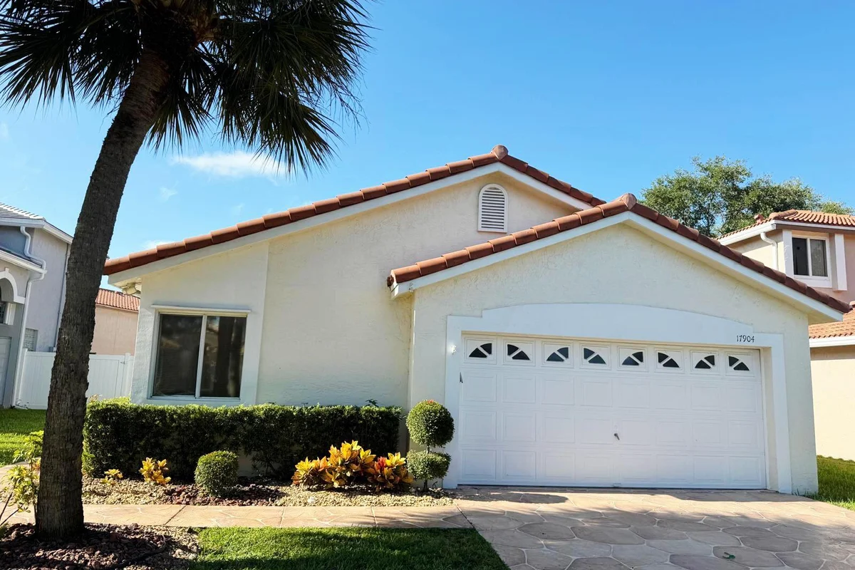 17904 SW 1st St, Pembroke Pines: photo 1 of 12