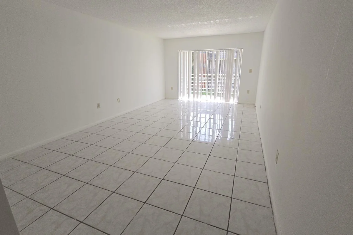 3600 NW 21st St #203, Lauderdale Lakes: photo 1 of 11