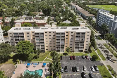 1001 NE 14th Ave #402, Hallandale Beach: photo 1 of 28