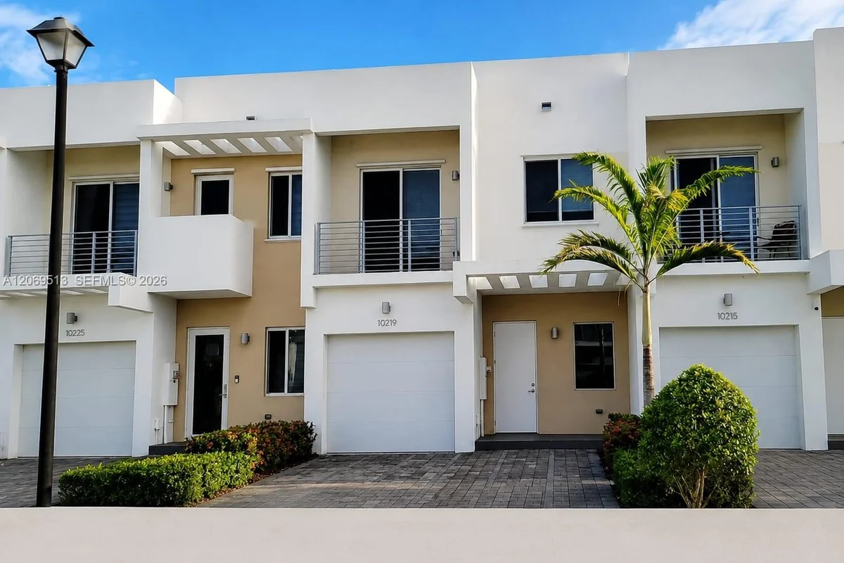 10219 NW 72nd Ter, Doral: photo 1 of 26
