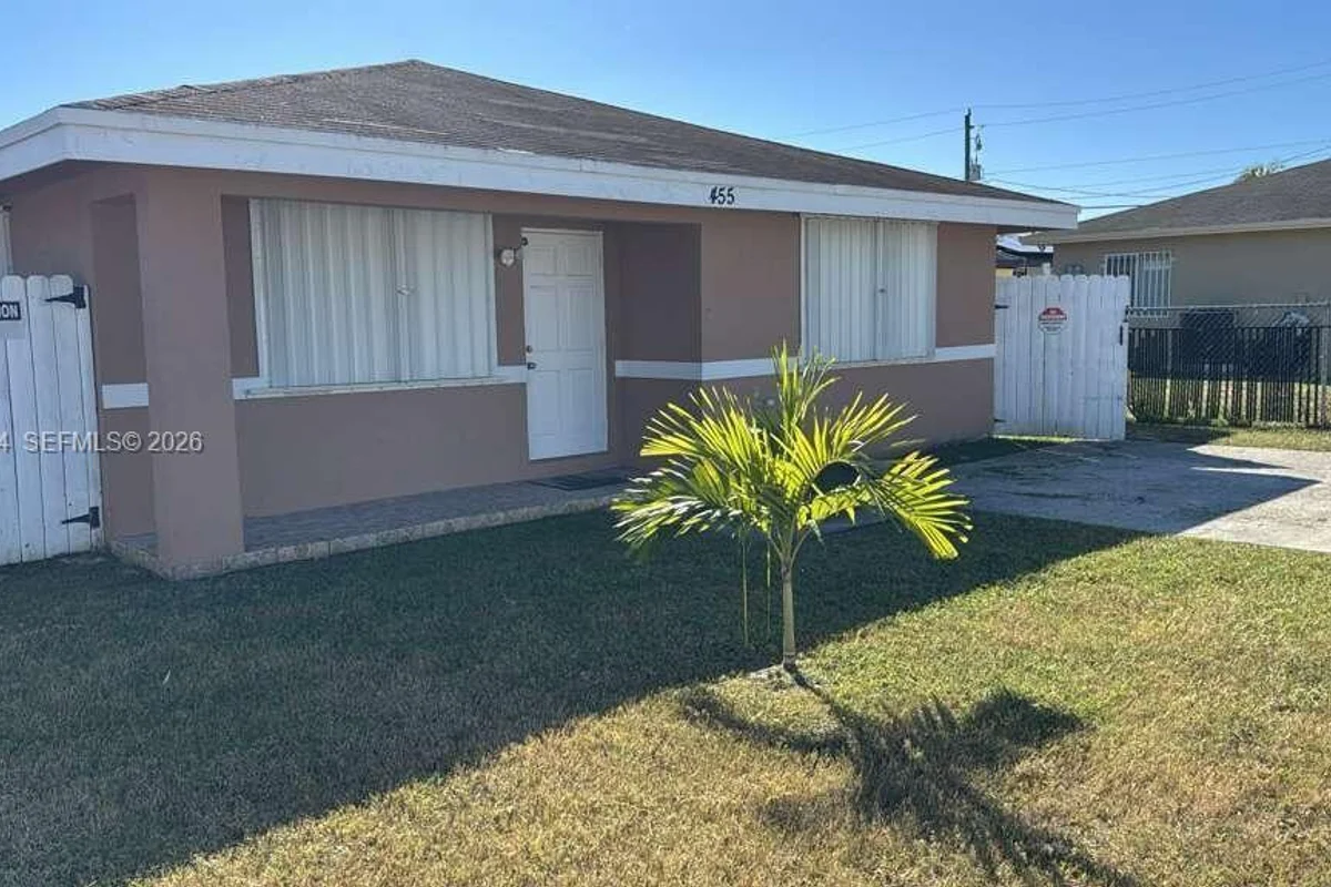 455 NW 14th St, Florida City: photo 1 of 37