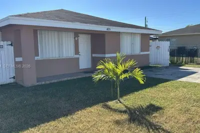 455 NW 14th St, Florida City: photo 1 of 37