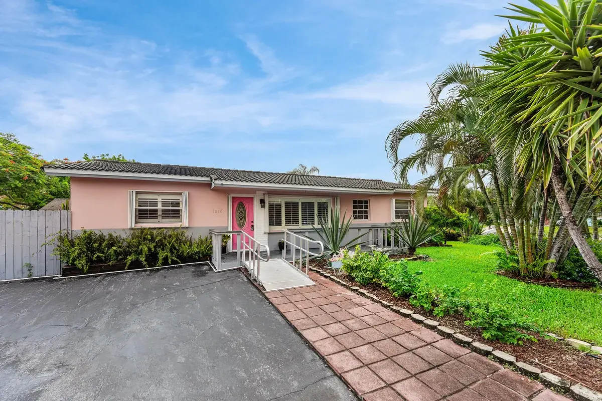 1010 SW 6th Ave, Deerfield Beach: photo 1 of 32