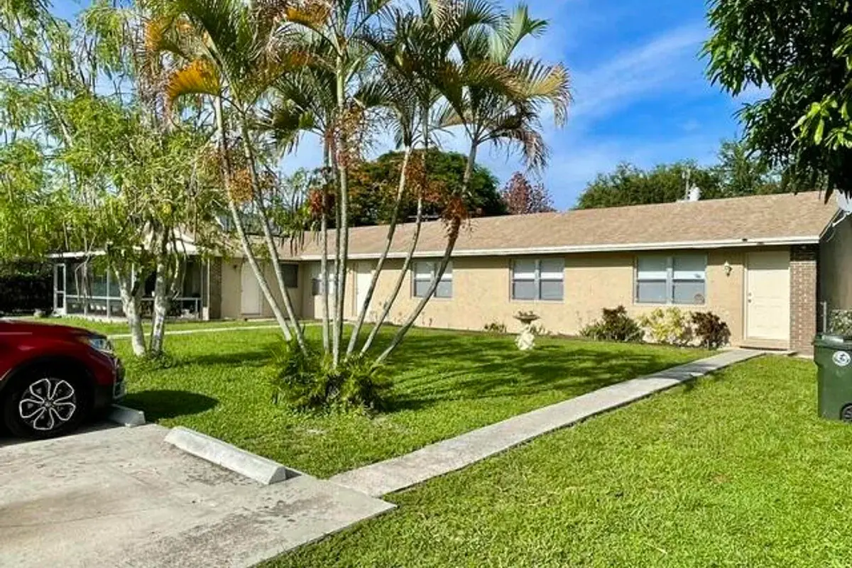 424 Jennings Ave, Lake Worth: photo 1 of 14