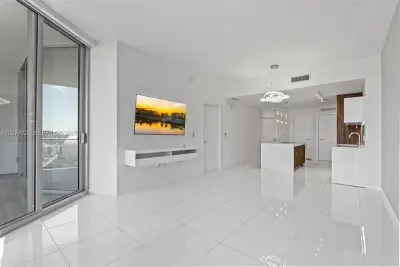 851 NE 1st Ave #1506, Miami: photo 1 of 45