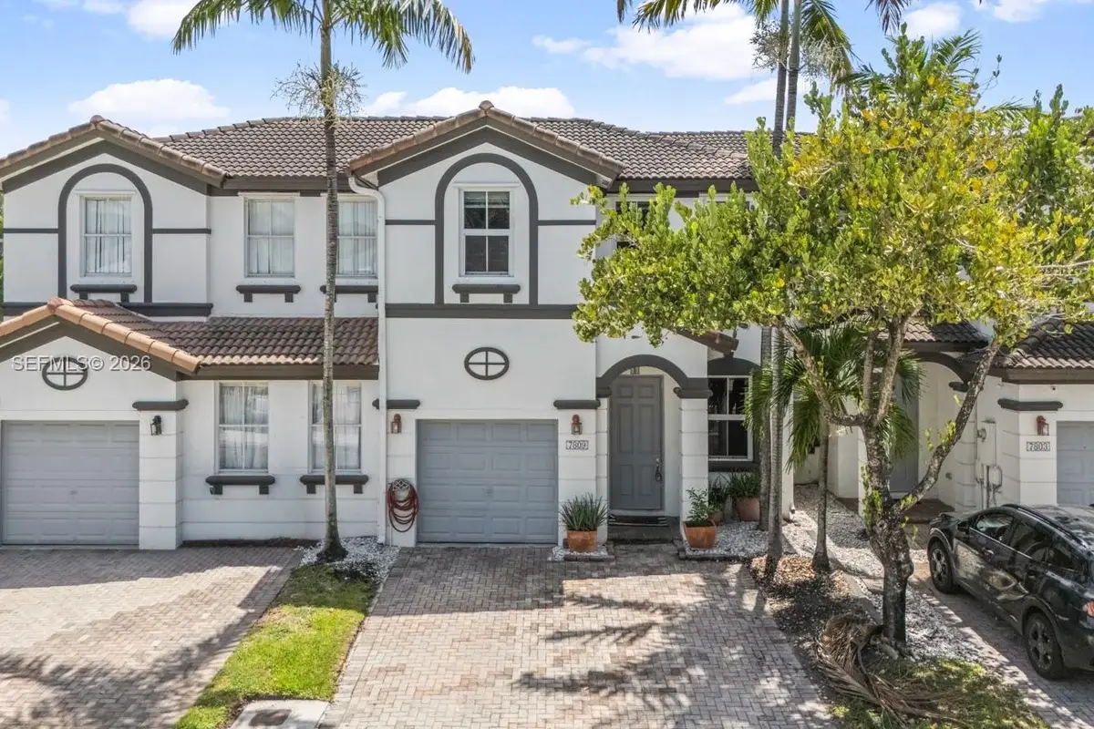 7809 NW 114th Path, Doral: photo 1 of 37