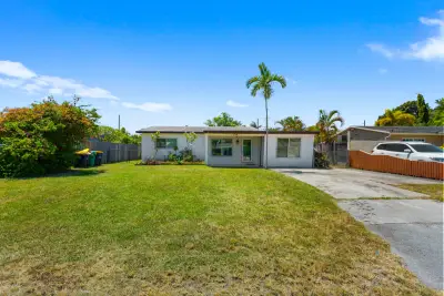 2748 SW 46th Ct, Dania Beach: photo 1 of 51