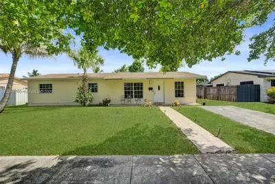 102 NE 206th Ter, Miami Gardens: photo 1 of 6
