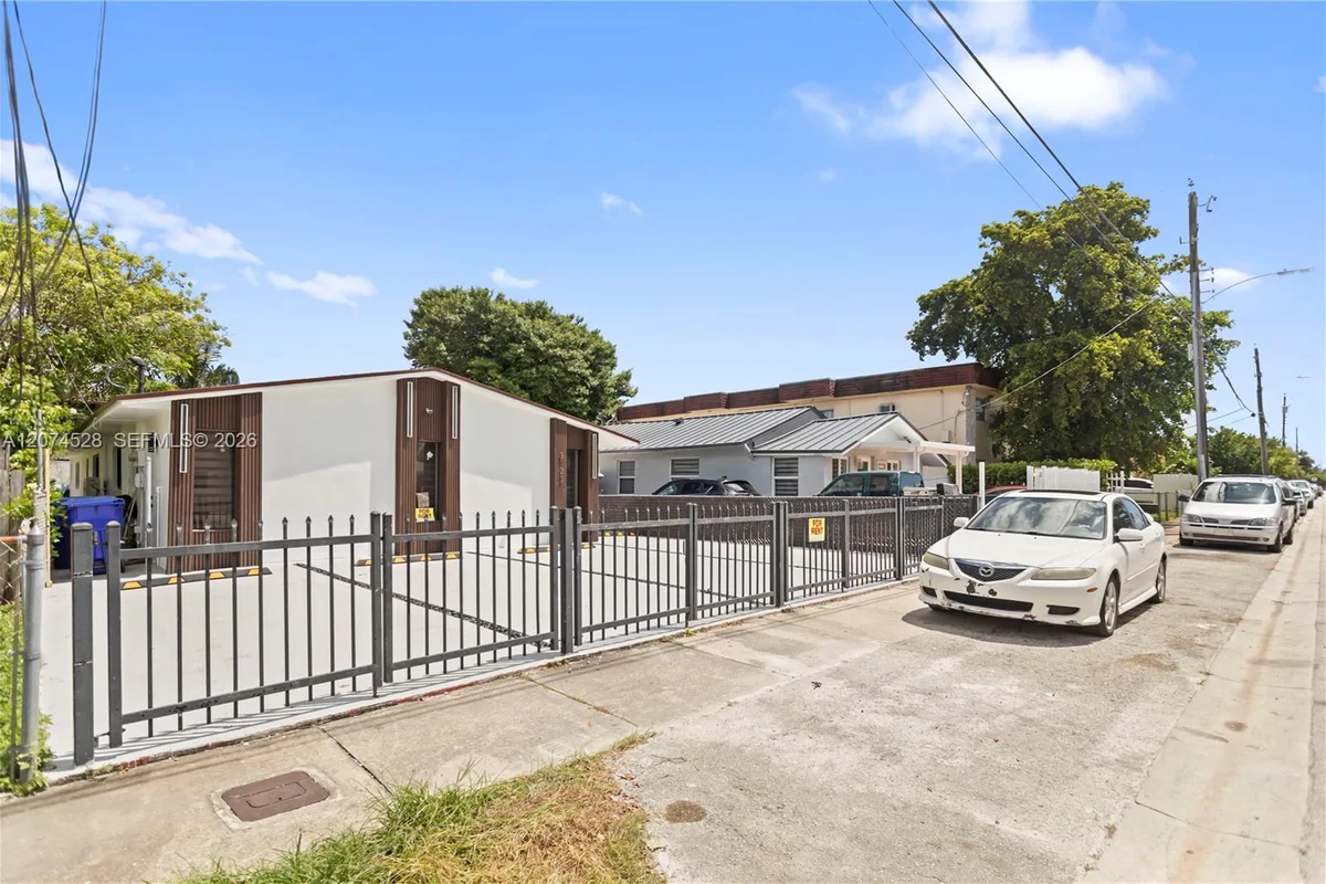 3125 NW 21st Ct #01, Miami: photo 1 of 16