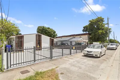 3125 NW 21st Ct #01, Miami: photo 1 of 16