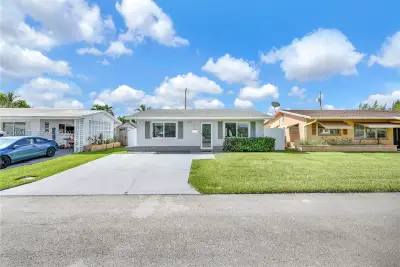 2710 NW 54th St, Tamarac: photo 1 of 38
