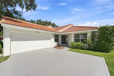 10425 NW 9th Manor, Coral Springs: photo 1 of 35