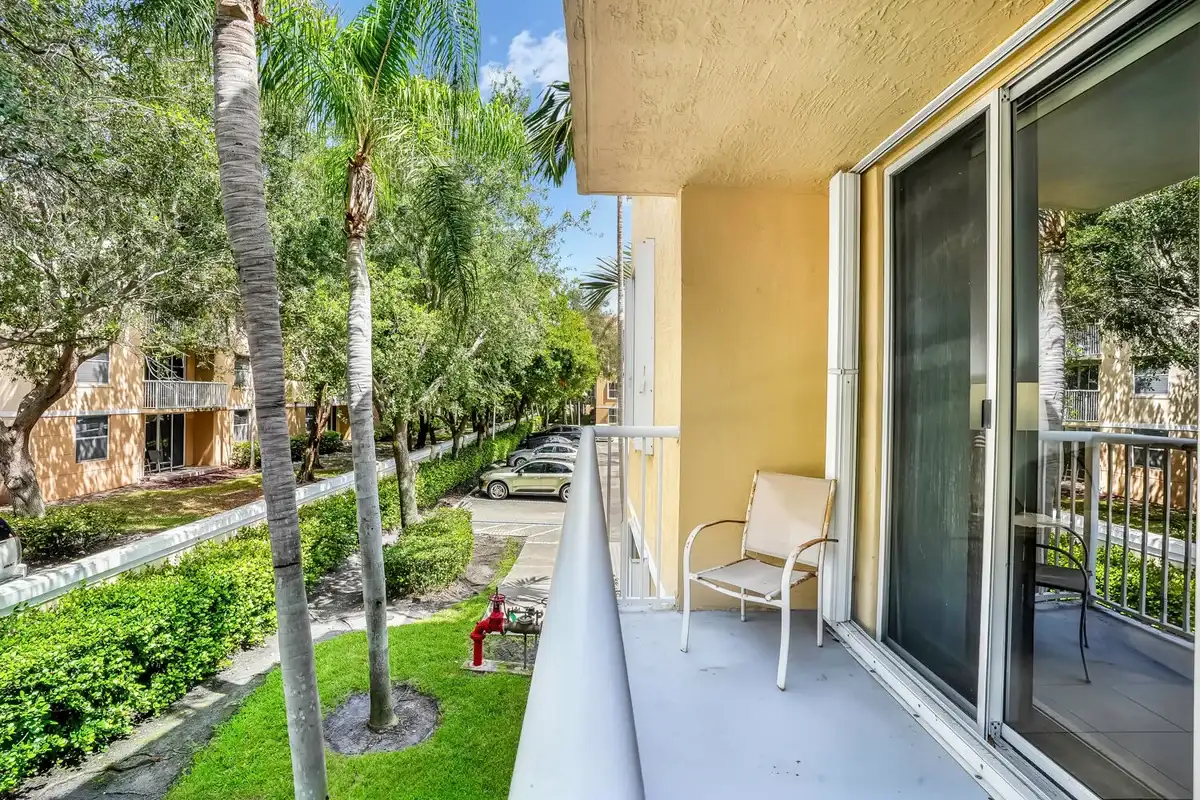 609 E Sheridan St #208, Dania Beach: photo 1 of 24