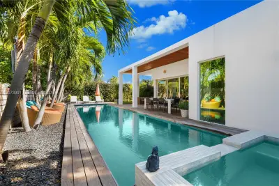 265 Fairway Dr, Miami Beach: photo 1 of 40