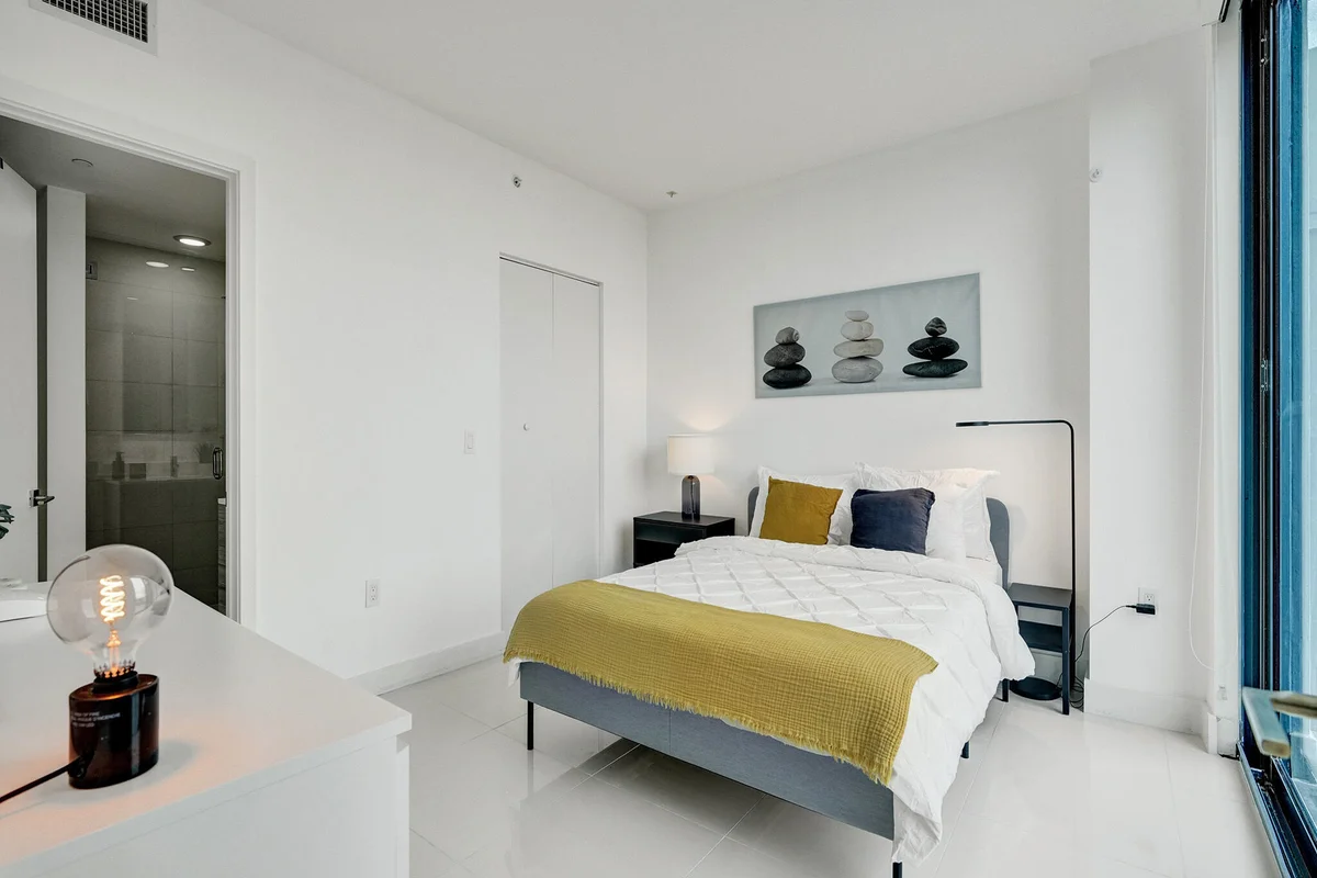 121 NE 34th St #1210, Miami: photo 1 of 31