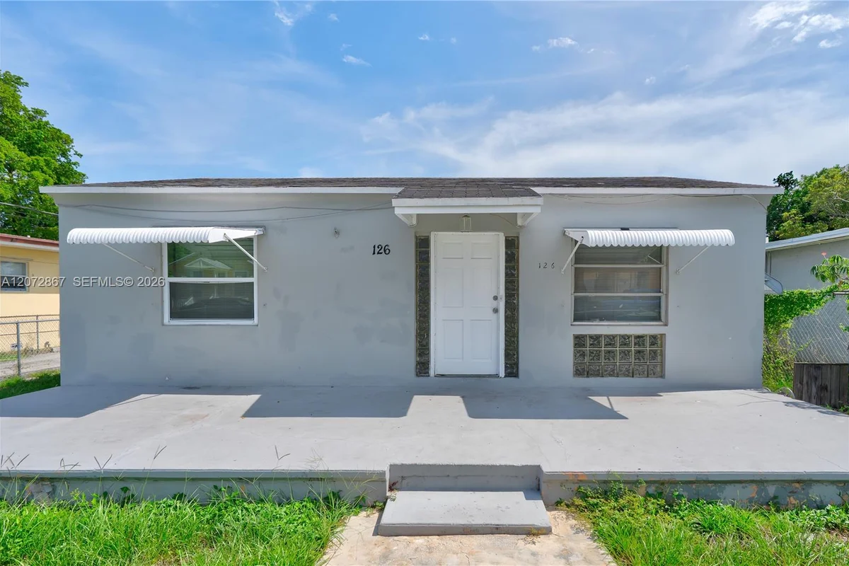 126 SE 4th St, Hallandale Beach: photo 1 of 38