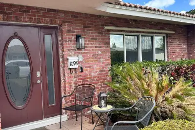 1098 NW 15th Ave, Boca Raton: photo 1 of 57