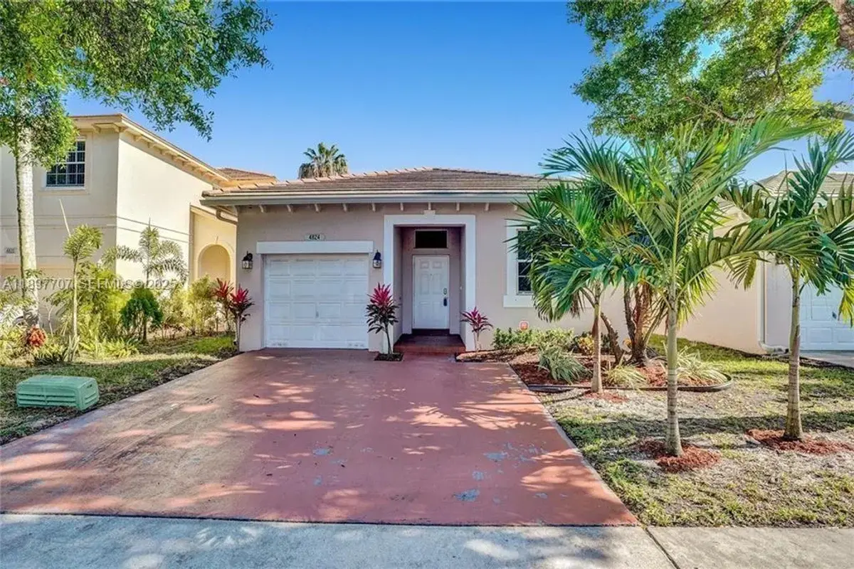 4824 NW 19th St, Coconut Creek: photo 1 of 12