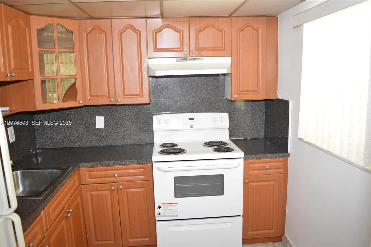 15600 NW 7th Ave #216, Miami: photo 1 of 11