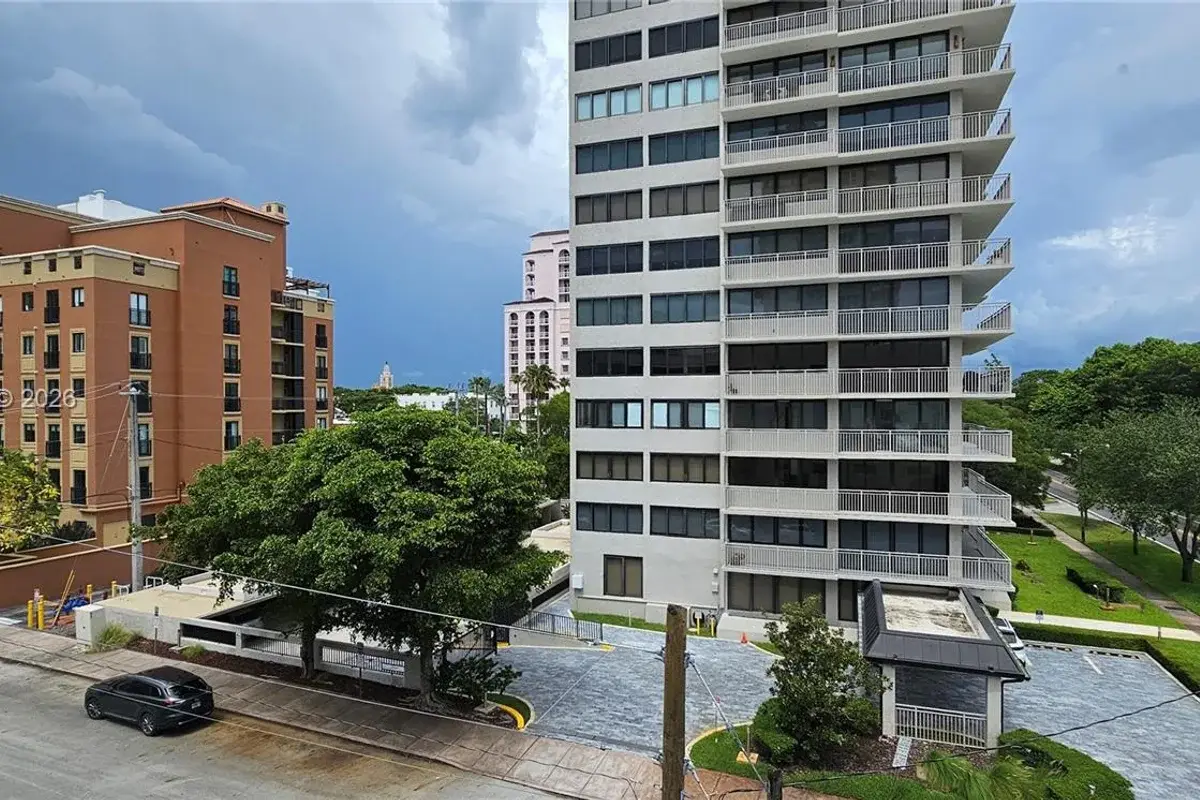 650 Coral Way #404, Coral Gables: photo 1 of 18