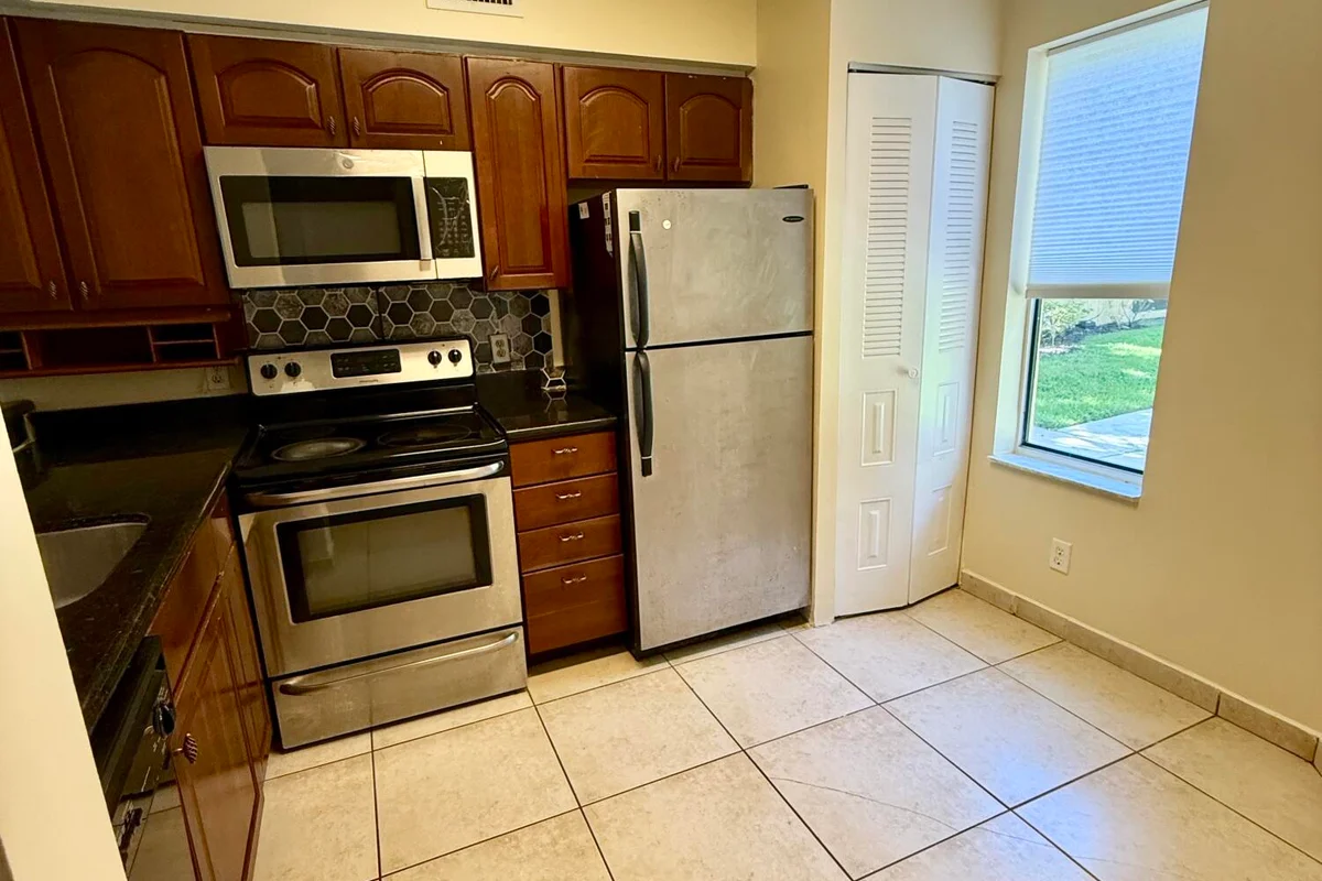 968 Coral Club Dr, Coral Springs: photo 1 of 16