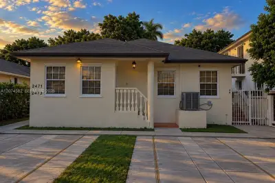 2471 NW 18th Ter, Miami: photo 1 of 13